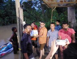 M. Nasir Djamil Terobos Banjir Salurkan Bantuan ke Aceh Timur