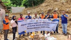 Satuan Tugas (Satgas) Bencana Badan Usaha Milik Negara (BUMN) Aceh salurkan bantuan bencana pasca banjir dari PT. Pupuk Iskandar Muda (PIM).