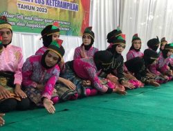 Di Atas Pentas Siswa MAN 1 Aceh Utara Plus Keterampilan Hipnotis Para Tamu Undangan dan Dewan Guru 