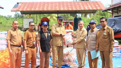 Plt Sekda Aceh Utara Serahkan Bantuan untuk 13 Kecamatan Terdampak Banjir