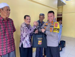 Salurkan Bantuan Sosial di Bulan Suci Ramadhan Kapolres Sabang Berbagi Sama Pensiunan dan THL