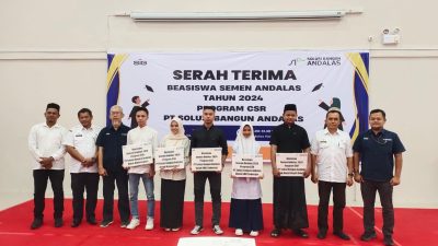 Terus Dukung Program Aceh Carong, PT. SBA Serahkan Beasiswa Kepada 350 Pelajar