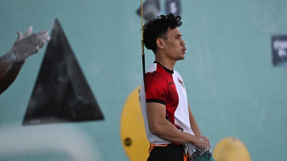 Veddriq Leonardo Raih Emas Cabor Panjat Tebing