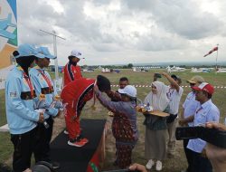 Pj Bupati Mahyuzar Kalungkan Medali untuk Atlet Aceh Peraih Emas, Cabor Ini