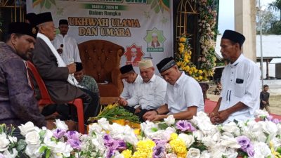 Hadiri Undangan Maulid di Dayah Nurul Hidayah, Ayah Wa-Panyang di Peusijuek