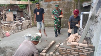 Babinsa Jajaran Kodim 0107/Asel Bantu Warga