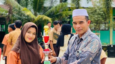 Rapat Akhir Tahun dengan Wali Murid, Sejumlah Siswa dan Siswi Raih Prestasi