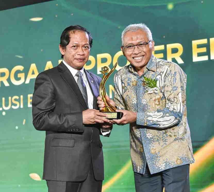 PT Solusi Bangun Andalas (SBA) meraih penghargaan Peringkat Kinerja Perusahaan dalam Pengelolaan Lingkungan Hidup (PROPER) Emas untuk pertama kalinya dari Kementerian Lingkungan Hidup/Badan Pengendalian Lingkungan Hidup (KLH/BPLH) Republik Indonesia belum lama ini. Foto: Ist