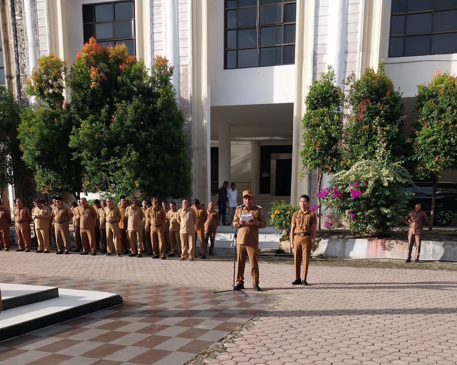 Wakil Bupati Pidie Jaya Hasan Basri pimpin apel perdana dengan ASN.