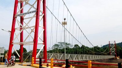 ‘Meretas’ Keterisoliran ‘Baling Karang’ Bermodal Jembatan Gantung