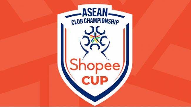 Prediksi PSM vs Thanh Hoa, Asean Club 5 Februari 2025 MEDIAACEH.CO.ID - Prediksi PSM vs Thanh Hoa dalam laga Asean Club, Klub Thanh Hoa menghabiskan hampir satu hari perjalanan dari Vietnam ke Indonesia, selama pertandingan tandang mereka di PSM Makassar dalam putaran final Kejuaraan Klub Asia Tenggara 2024/25. Tim Thanh harus menempuh perjalanan pesawat selama 5 jam dan menempuh perjalanan 1,5 jam dengan bus ke tempat kompetisi di kota Bali. Perjalanan tandang ke Indonesia akan menentukan nasib Thanh Hoa di Kejuaraan Klub Asia Tenggara 2024/25. Dengan situasi setelah 5 pertandingan di Grup A, seluruh 4 tim termasuk Thanh Hoa, Terengganu, PSM Makassar dan PG Pathum United masih berpeluang mendapatkan tiket ke babak semi final. Sementara itu, dua tim yang tersisa, Svay Rieng dan Shan United, telah resmi tersingkir. Di babak final, Thanh Hoa akan menghadapi PSM Makassar. Jika menang, tim asuhan Popov dipastikan mendapat tiket ke babak semifinal Kejuaraan Antarklub Asia Tenggara tanpa perlu peduli dengan hasil pertandingan sisa antara PG Pathum United vs Terengganu. Saat ini, Thanh Hoa adalah tim peringkat ke-4 dengan 6 poin. Mereka pun menjadi tim dengan nilai paling tidak menguntungkan di antara keempat tim yang masih berharap bisa bersaing memperebutkan tiket ke babak semi-final di atas. Meskipun demikian, Thanh Hoa masih memiliki kesempatan untuk memutuskan sendiri. Sebab, kemenangan atas wakil Indonesia tentu akan membantu tim Thanh melaju ke babak semi final. Karena pentingnya pertandingan tersebut, pimpinan Klub Thanh Hoa menawarkan hadiah sebesar 1 miliar VND jika mampu meraih 3 poin saat melawan PSM Makassar. Sebelum pertandingan penentuan pada 5 Februari, tim Thanh mendapat kabar baik ketika bek tengah Gustavo Santana, Pham Manh Hung dan Trinh Van Loi telah pulih sepenuhnya dari cedera mereka. Ini akan menjadi dukungan besar untuk membantu Thanh Hoa dengan percaya diri meraih kemenangan melawan PSM Makassar. Pertandingan antara PSM Makassar vs Thanh Hoa akan dilangsungkan di stadion netral Kapten I Wayan Dipta, Bali, sebab stadion kandang wakil Indonesia, Gelora Mandiri, tidak memenuhi standar fasilitas AFF. Ini juga bisa menjadi keuntungan bagi Thanh Hoa karena Doan Ngoc Tan dan kawan-kawan akan terhindar dari tekanan dari fans PSM Makassar. Dalam konteks harus menang untuk masuk ke babak semi final, plus ditawari hadiah Rp1 miliar oleh pemuncak klasemen, pelatih Velizar Popov dan anak asuhnya bertekad membawa pulang 3 poin dari tim Indonesia..(sumber : Sportsmole) Prediksi PSM vs Thanh Hoa PSM Makassar: Arya, Rahman, Neto, Victor Luiz, Lasinari, Tanjung, Sakai, Fall, Dethan, Halijeta, Balotelli. Thanh Hoá: Xuân Hoàng, Thái Bình, Gustavo, Thanh Long, Văn Lợi, Thái Sơn, Ngọc Hà, A Mít, Ngọc Tân, Luiz Antonio, Ribamar. Prediksi Skor PSM vs Thanh Hoa: 1-1