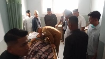 Ayah Wa Membesuk Walet Cut di RSUD Cut Mutia