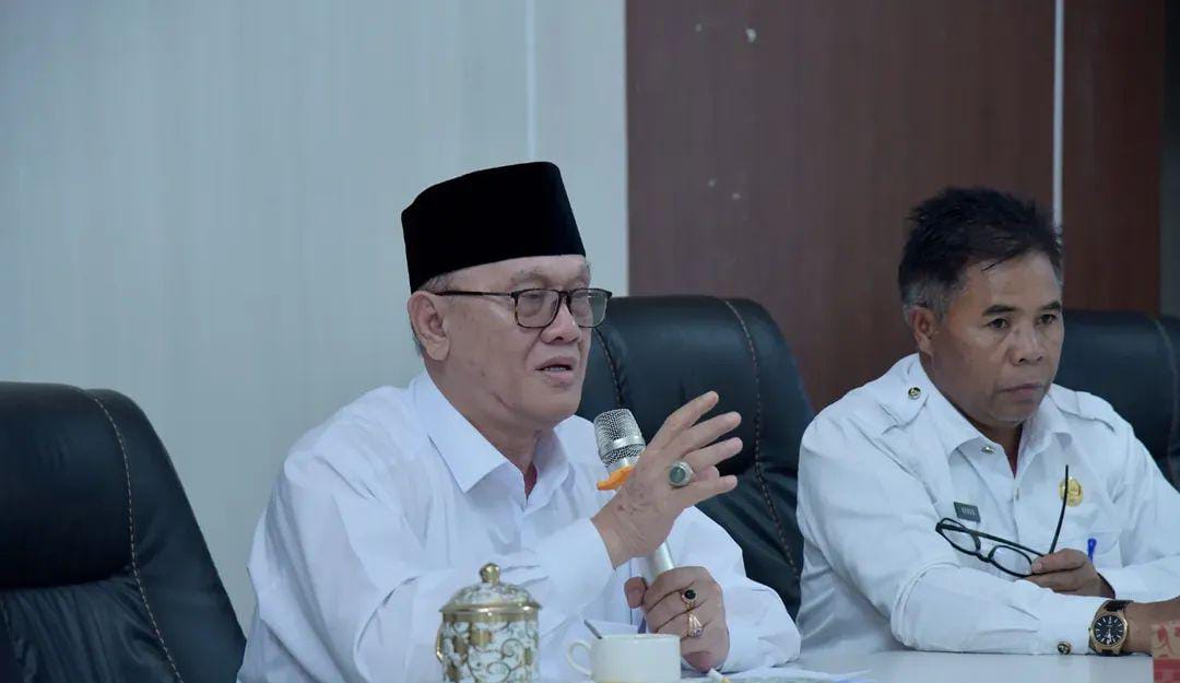 Bupati Bener Meriah, Ir. H. Tagore AB, memimpin Rapat Koordinasi Pemerintah Kampung Kabupaten Bener Meriah Tahun 2025 yang digelar di Aula Setdakab Bener Meriah, Rabu (23/04/2025).