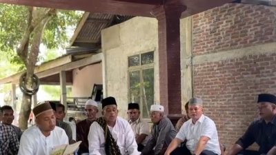 Ayah Wa Berziarah ke Makam Syuhada dan Didampingi M. Jhony 