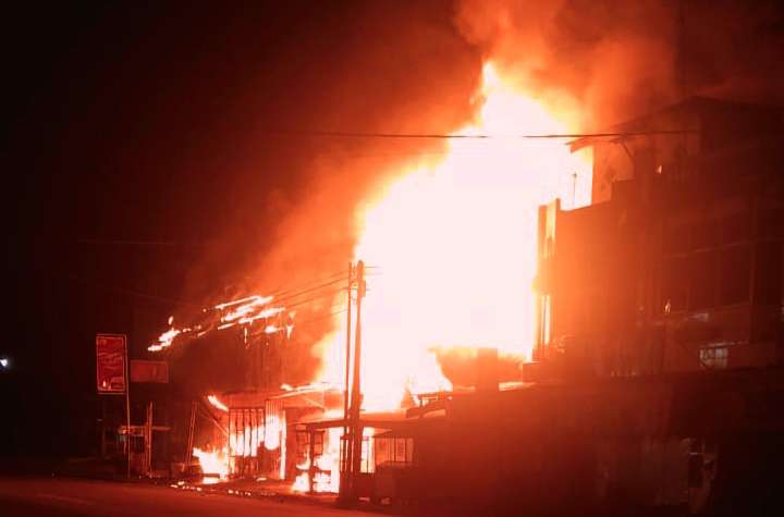 Lima Ruko di Tualang Baro Terbakar, Enam Meninggal Terbakar.