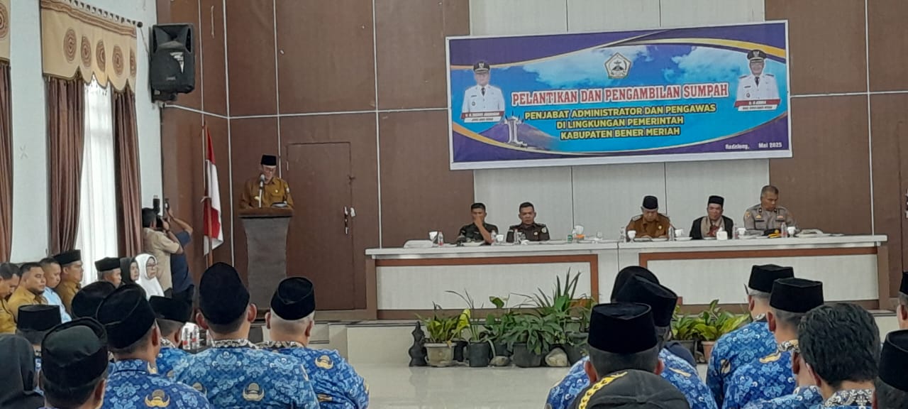Acara pelantikan di lingkungan Pemkab Bener Meriah oleh Bupati Tagore Abubakar, Senin, (26/5).