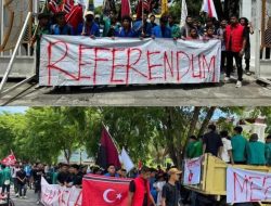 Bulan Bintang Berkibar, Referendum atau Merdeka Terpapar di Spanduk Aksi