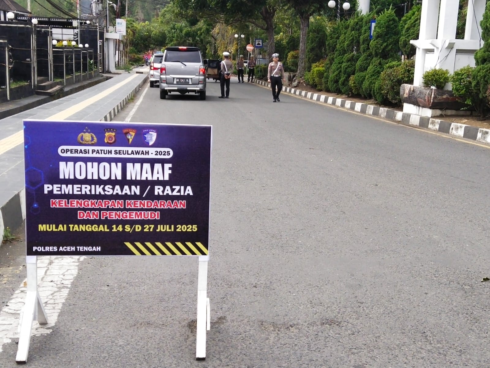 Personel Satlantas Polres Aceh Tengah sedang menggelar razia patuh Seulawah 2025.