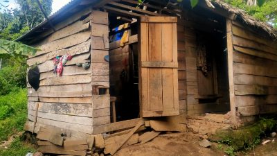 Potret Kehidupan Saiful Bersama Lima Anaknya Dirumah Nyaris Roboh