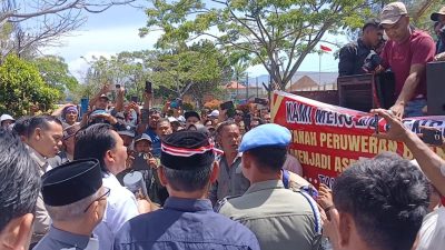 Massa Demo Gedung DPRK Bener Meriah