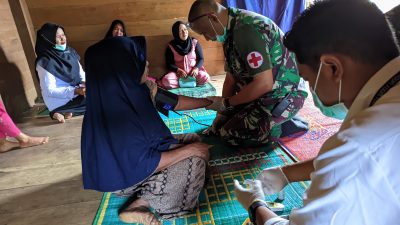 Brigif TP 90/YGD dan Puskesmas Pameu Gelar Pelayanan Kesehatan Door to Door bagi Lansia di Aceh Tengah