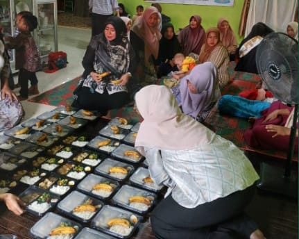Kegiatan pemberian bantuan gizi dalam rangka program GENTING di gampong-gampong.(Foto/mediaaceh.co.id/istimewa).