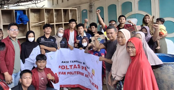 BEM Poltas Aceh Selatan gelar aksi tanggap bencana di Aceh Tamiang, Kamis, (18/12/2025).(Foto/mediaaceh.co.id/istimewa).