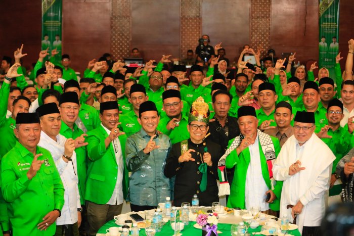 Wakil Gubernur Aceh Fadhlullah menghadiri dan memberikan sambutan pada acara Pengukuhan DPW PKB Aceh periode 2026–2031 di Hotel Hermes Banda Aceh, Selasa (31/3/2026), yang turut dihadiri Ketua Umum DPP PKB Muhaimin Iskandar, unsur Forkopimda, serta tokoh masyarakat Aceh.