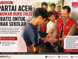 Partai Aceh Bagikan Buku Tulis Gratis untuk Anak Sekolah di Aceh Tamiang