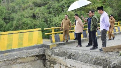 Tinjau Jembatan Gemboyah, Bupati Haili: Pak Wagub Mohon Segera Diperbaiki