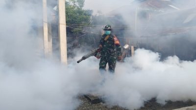 Koramil Sawang Gencarkan Fogging, Sejumlah Desa Disemprot 