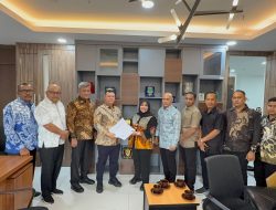 Ayah Wa Serahkan Dokumen Bantuan Banjir ke Kemensos dan Usulan Pertanian ke Kementan