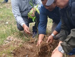 Sekda Aceh Tengah Apresiasi Gerakan Penghijauan Alumni SMAN 3 Pegasing di Kawasan Danau Laut Tawar