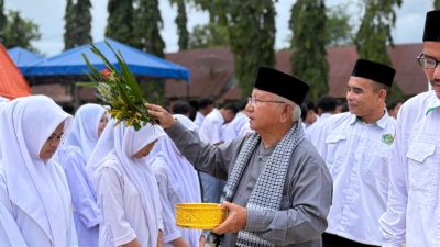 MAN 1 Aceh Utara Gelar Apel Perdana dan Peusijuk Siswa Baru Tahun Ajaran 2026/2027