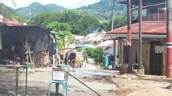 Tak Andalkan APBK, Warga Sabang Bangun Jalan Rusak dari Hasil Donasi