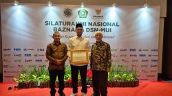 Ketua DPS Bank Aceh Syariah Sabet Anugerah Kepatuhan Zakat Berdampak Tingkat Nasional