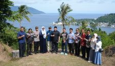 Foto bersama di puncak Benteng A Batere Meteo Gampong CIT Ba'U Sabang