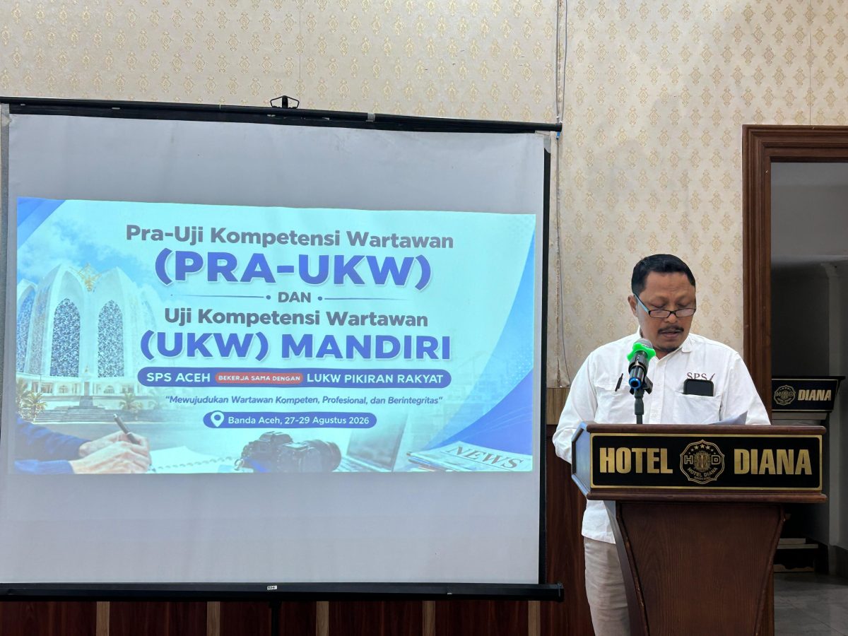 CEO PT Atjeh Media Group yang juga Ketua SPS Aceh Muktarruddin Usman saat membuka acara UKW Mandiri di Banda Aceh. 