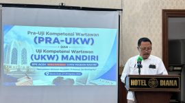 CEO PT Atjeh Media Group yang juga Ketua SPS Aceh Muktarruddin Usman saat membuka acara UKW Mandiri di Banda Aceh. 