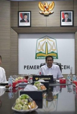 Gubernur Aceh Pimpin RUPSLB Bank Aceh