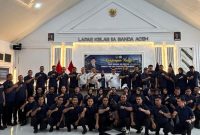 Anggota DPR-RI asal Aceh Muslim Ayub berfoto bersama jajaran Lapas Kelas IIA Banda Aceh, saat kunker ke rumah tahanan itu, Kamis, (3/9/2026).(Foto/mediaaceh.co.id/istimewa).