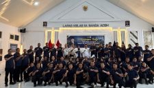 Anggota DPR-RI asal Aceh Muslim Ayub berfoto bersama jajaran Lapas Kelas IIA Banda Aceh, saat kunker ke rumah tahanan itu, Kamis, (3/9/2026).(Foto/mediaaceh.co.id/istimewa).
