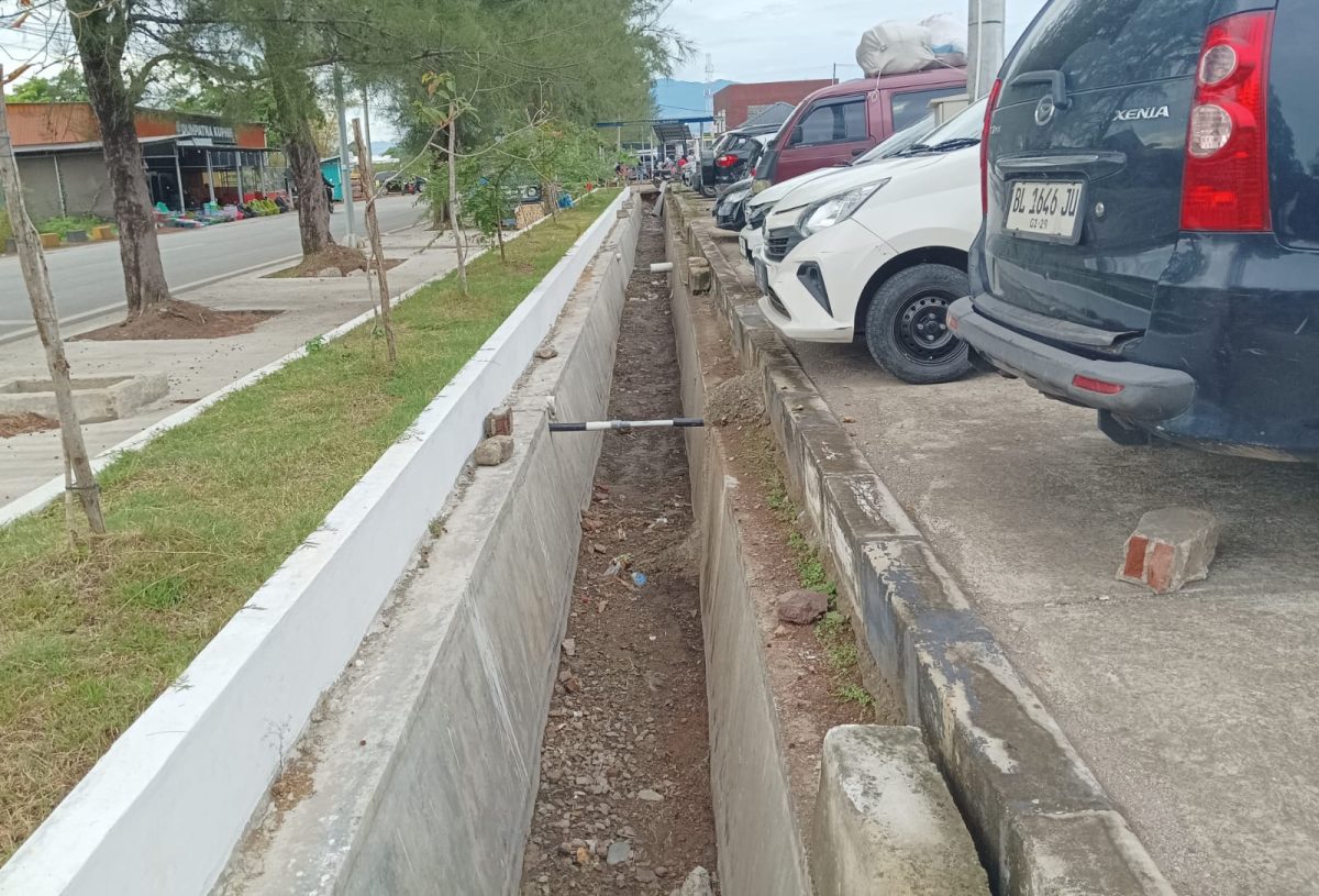 Area parkir  Pasar al-Mahirah Lamdingin Kuta Banda Aceh tanpa fasilitas  pengaman sehingga telah "menelan" korban  lima unit kendaraan.(Foto/mediaaceh.co.id/Maslow Kluet).