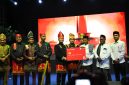Saat Bupati Aceh Utara H. Ismail A Jalil, SE., MM meluncurkan ATM Aceh Utara Bangkit di malam pembukaan Harlah Samudra Pasai ke-800 Tahun. 