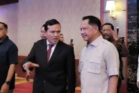 Wakil Gubernur Aceh Fadhlullah SE berbincang-bincang dengan Mendagri Tito Karnavian