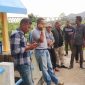 Anggota DPRK Asel Mistan Aulia (kanan) meninjau Irigasi Paya Dapur Kluet Timur bersama tim BPBD setempat, Jumat, (11/9/2026).(Poto/media eh.co.id/istimewa).