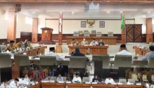 Rapat pembahasan APBK di DPRK Aceh Tengah. 