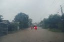 Kondisi jalan di Aceh Selatan saat hujan lebat mengguyur wilayah tersebut pada Rabu, (16/9). 