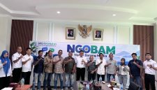 Kepala Cabang BPJS Tapaktuan Mahmul Ahyar didampingi pejabat dan staf poto bersama dengan wartawan, seusai NGOBAM di Kantor BPJS Jalan Jendral Sudirman Tapaktuan, (28/9/2026).(Poto/mediaaceh.co.id/istimewa).