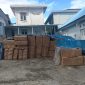 Keterangan foto: Sejumlah kardus berisi barang yang disebut sebagai alat kesehatan milik rekanan terlihat ditumpuk dan ditutup terpal di halaman RSUD Kota Sabang, Senin (28/9/2026).